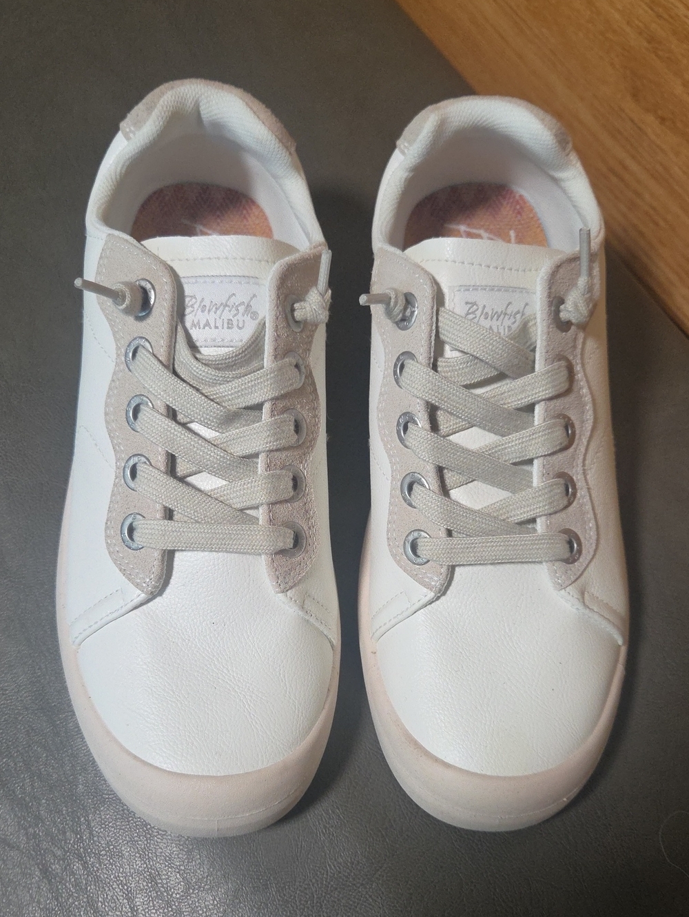 Blowfish Mailbu White Sneakers with Taupe Accents. New! Size 8.5